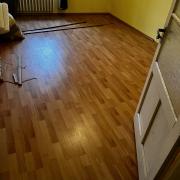 Bontott laminált padló