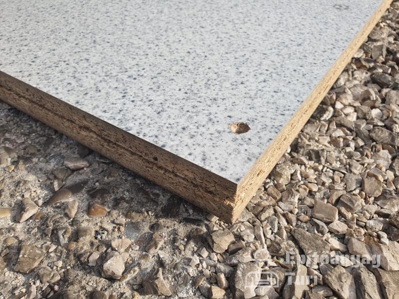 Újrafelhasznált préselt laminált csúszásmentesített fa lemezek - több méretben, azonnal elérhető!