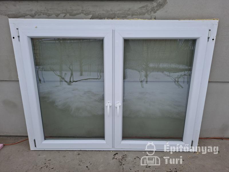 Kétszárnyú, műanyag, két rétegű, bukó-nyíló ablak
