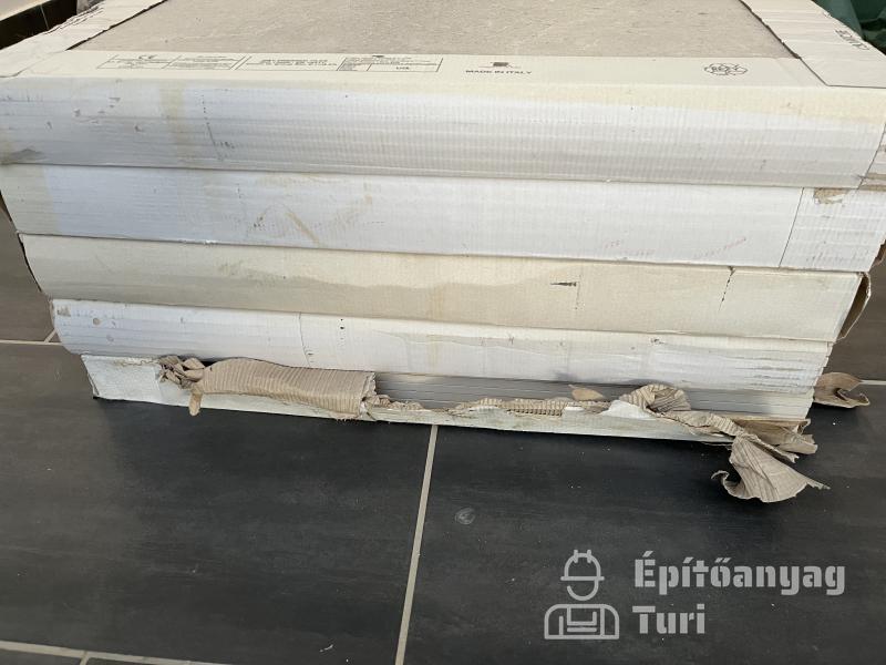 Supergres - megmaradt beltéri burkolat